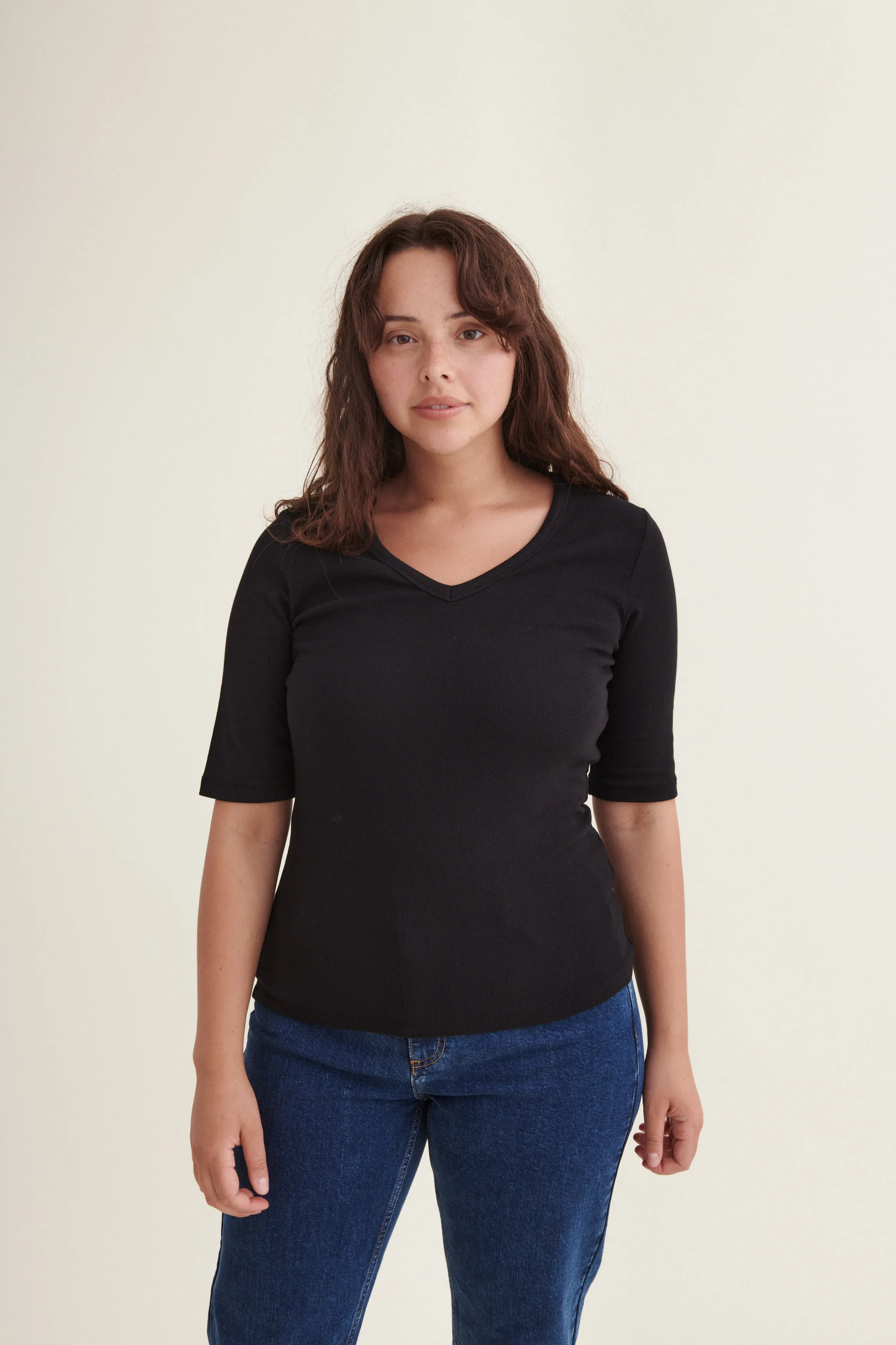 Ludmilla V-Neck - Black